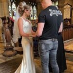 Man shows up to his wedding in jeans and t-shirt – people on the internet give opinions