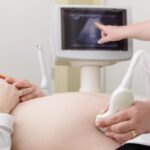 Siêu âm con gái vợ khóc lên khóc xuống, chồng bảo: “Về cứ nói con trai cho anh, sau đẻ ra tính tiếp” và cái kết