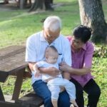 Trẻ có 2 độ tuổi cực QUAN TRỌNG: Ông bà tốt nhất KHÔNG NÊN chăm sóc cháu giai đoạn này!