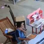 Camera ghi lại cảnh ông nội dạy cháu trai học bài, toàn bộ diễn biến ai xem cũng đau lòng