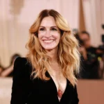 Julia Roberts Gave Her Full-Circle Golden Globes Look A Fruity Twist